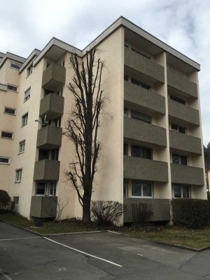 1,5-Zimmer-Wohnung mit Balkon und EBK in Pfullingen mit Aussenstellplatz