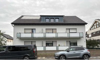 Wohnen in Wohlfühlatmosphäre - Moderne DG-Whg. mit  Balkon, Garagenstellplatz