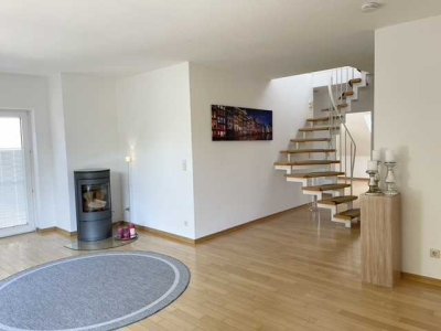 100m²-Maisonette mit Balkon, Ebk., Kaminofen u. Garage