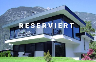 Wunderschönes und modernes Designer-Wohnhaus in exklusiver Wohnlage in ZAMS auf 621 m² Grund mit 180 m² Wohnfläche, Doppelgarage, Tiefgarage, Außenparkplätze, Luftwärmepumpe, PV-Anlage, SMART HOME, etc.