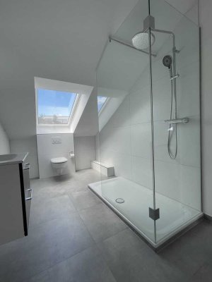 Neue, helle Dachgeschosswohnung mit neuer Einbauküche in Stuttgart - Bad Cannstatt
