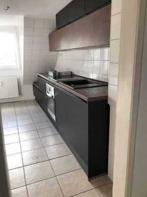 Helle 4,5-Zimmer-DG-Wohnung mit Einbauküche in DU-Röttgersbach
