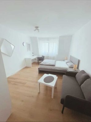 schöne 1 ZKB, Zwischenmiete 3 Monate, zentrale Lage, vollmöbliert