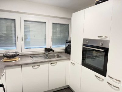 Exklusive, modernisierte 3-Raum-Hochparterre-Wohnung mit lux. Innenausstattung mit Balkon und EBK