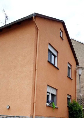 Freistehendes Haus 100 qm Wohn und 45 qm Nutzfläche ausgebaut ( zusätzlich 2 Räume)