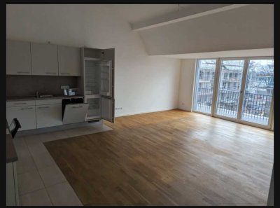 Nachmieter gesucht! Exklusive 4-Zimmer Dachgeschosswohnung mit Balkon in Berlin-Grünau