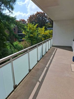 Grüne Oase in Marienburg: Ruhige 3-Zimmer Wohnung mit Terrasse + Balkon + Tiefgarage zum Wohlfühlen