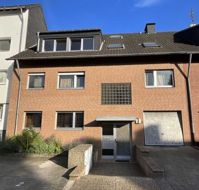 RHEINLAGE  4 PARTEIENHAUS  MIT GARAGE + STELLPLÄTZEN