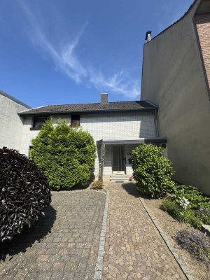 Charmantes Reihenhaus mit Potenzial und Einliegerwohnung – in Toplage von Odenkirchen