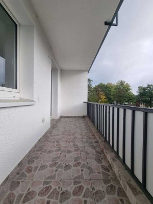 Verfügbar ab März 2026! Moderne, vollständig renovierte 2-Zi.-Wohnung mit Balkon in ruhiger Wohnlage