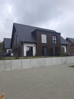 Neuwertiges 4-Zimmer-Haus mit Einbauküche in Winsen