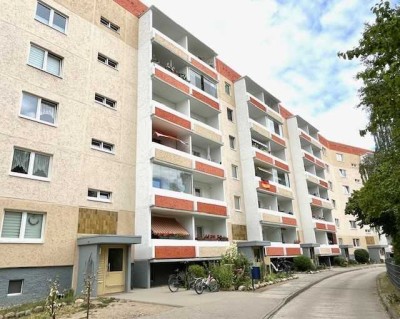 1 Raum-Wohnung mit Badewanne in Ruhiger Lage