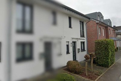 Moderne Doppelhaushälfte mit Garten und Garage zur Miete