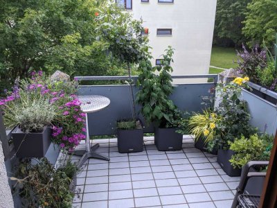 Ansprechende 2-Raum-DG-Wohnung mit EBK und Balkon in Böblingen