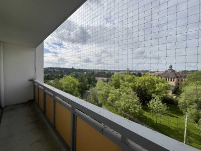 Single-Wohnung mit Aussicht: 1 Raum, Balkon, optional EBK