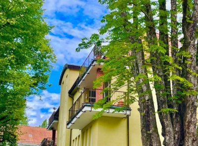 SEHR CHARMANT! 3 Zimmerwohnung mit großem Balkon und Blick ins Grüne