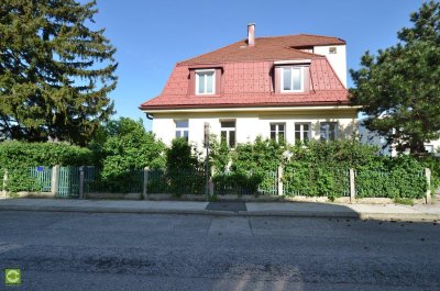 CHRISTOPH CHROMECEK IMMOBILIEN - 1230 WIEN - Ruhige Altbau-Villenetage in renoviertem Zweifamilienhaus mit Garten!