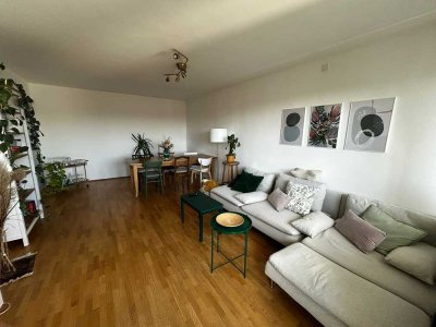 Moderne 3 Zimmer Wohnung mit großem Wohnbereich, 2 Bädern und Balkon