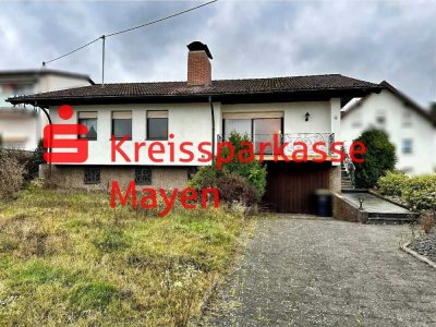 Einfamilienhaus mit Garage und großem Grundstück in Eich