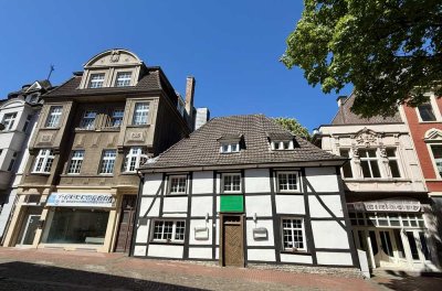 INVESTOREN AUFGEPASST: 3 HÄUSER MIT 5 WOHNUNGEN, 2 LADENLOKALEN, RESTAURANT UND GARTENGRUNDSTÜCK !!!