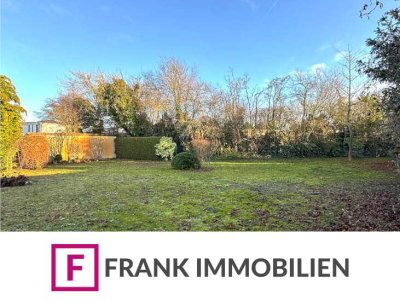 FRANK IMMOBILIEN - Großzügiges Grundstück (1.785m²) mit Doppelhaus-Bungalow in Berlin-Rudow!