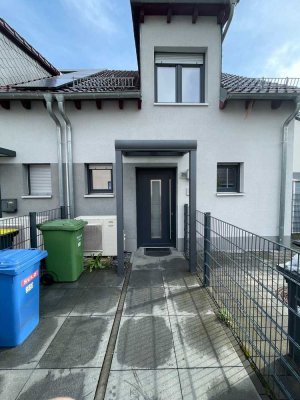 Ansprechende 4-Zimmer-Doppelhaushälfte mit gehobener Innenausstattung und EBK in Raunheim, RAUNHEIM