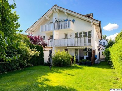 Attraktive Doppelhaushälfte mit drei Wohneinheiten in sonniger und ruhiger Lage