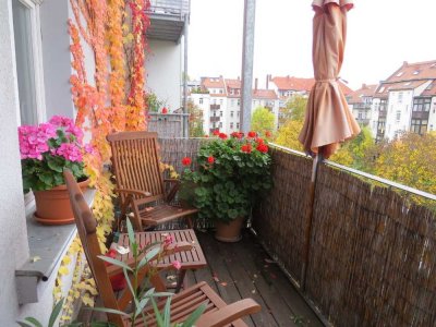 Helle teilmöblierte 2-Raum-Wohnung in Jugendstilhaus mit Balkon und Tageslichtbad in Gohlis-Mitte
