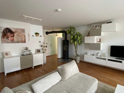 Stilvolle, modernisierte 5-Zimmer-EG-Wohnung mit Terrasse, Garage, Stellplatz und EBK in Stutensee