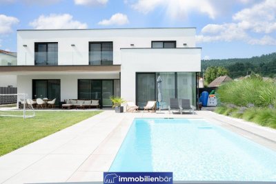 Einziehen &amp; Genießen – Ihr neues Zuhause mit Pool und edler Ausstattung