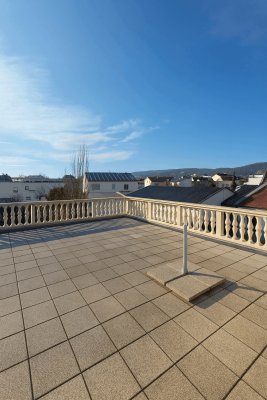 Einfamilienhaus mit großer Terrasse und riesigem Keller/Untergeschoss (ideal für Selbstständige)
