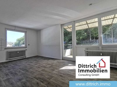 Helle 3-Zi.-Wohnung mit 2 Balkonen, Aufzug  – frisch gestrichen!