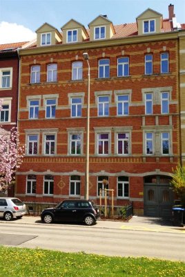 CHARMANTE 2-ZIMMERWOHNUNG / DG * SOLIDE KAPITALANLAGE