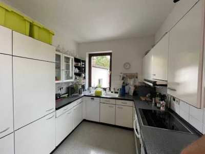 Charmante Maissonette-Wohnung mit großem Balkon und Einbauküche im Herzen von Bonn-Lannesdorf