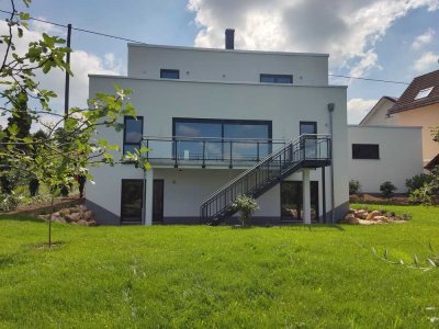 Moderner Neubau  - Erstbezug - mit viel Platz und traumhaftem Garten