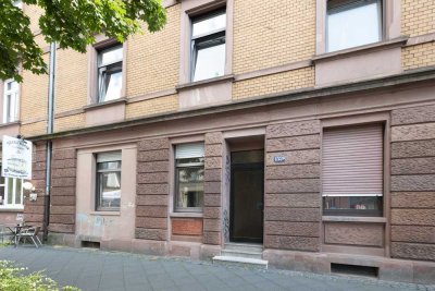 Ffm-Bornheim: Altbau Zweizimmerwohnung mit Küche und Bad