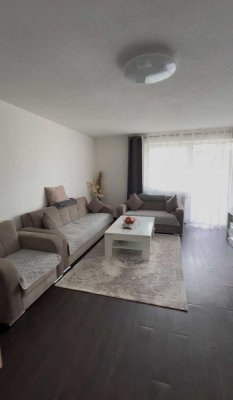 Großzügige 4-Zimmer Wohnung mit Balkon und Einbauküche