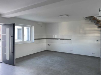 Erstbezug nach Kernsanierung! Schöne Maisonettewohnung mit Balkon und Garten.