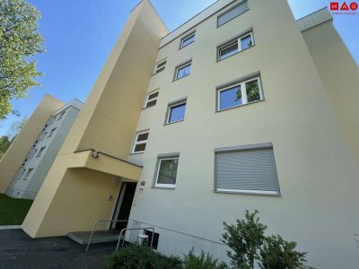 Neu sanierte 2-Zimmerwhg. im Grünen – mit Balkon &amp; Garage!