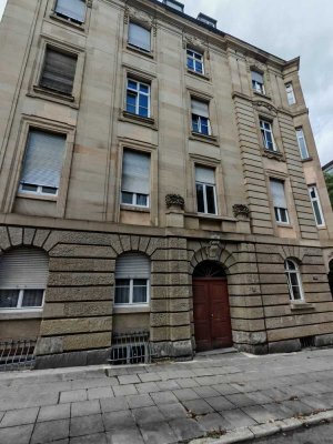 Geschmackvolle 4-Raum-Wohnung mit gehobener Innenausstattung mit Balkon in Premiumlage
