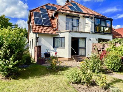 geräumiges Einfamilienhaus mit traumhaftem Garten und Blick über die Stadt