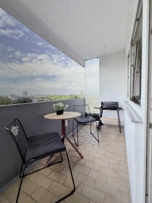 Erstbezug nach Komplettsanierung – modern möbliertes Zimmer im 6. Stock mit Weitblick