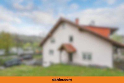 Idyllisches Wohnen unterm Dach – mit Balkon und eigenem Stellplatz