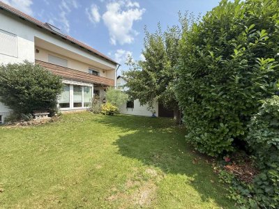 Außergewöhnliches Grundstück mit großem Haus in ruhiger Wohngegend , an der Südseite vom Amperkanal.