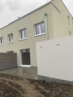 ERSTBEZUG: Ansprechende Doppelhaushälfte mit 6 Zimmern in Ötigheim