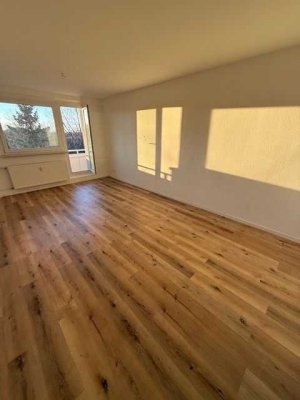 4-Raum Wohnung im 3. OG mit Balkon und Wannenbad