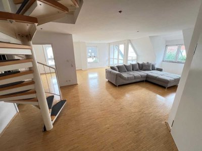 Zentrale 4 Zi.-Wohnung auch WG geeignet, teilmöbliert möglich ab sofort oder später