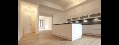 Exklusive und helle 2-Zimmer-Wohnung mit Balkon und Einbauküche