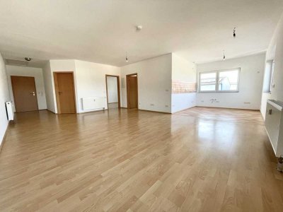 Lichtdurchflutete 3-Zimmer-Wohnung in Feldrandlage mit offener Küche und großem Wohn- Essbereich
