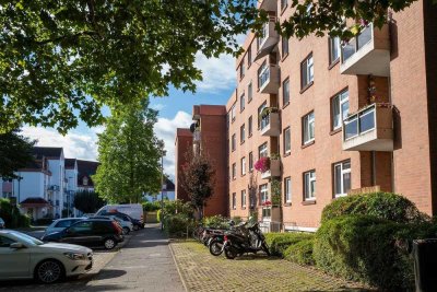 Attraktive Eigentumswohnung mit Aufzug und 2 Tiefgaragenplätzen - ruhig und citynah in Brühl